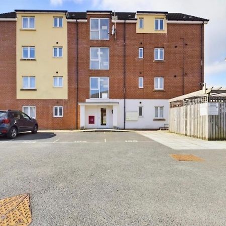 Modern 2 Bed City Apartment With Private Parking Swansea Esterno foto