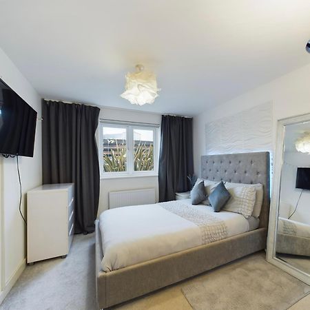 Modern 2 Bed City Apartment With Private Parking Swansea Esterno foto