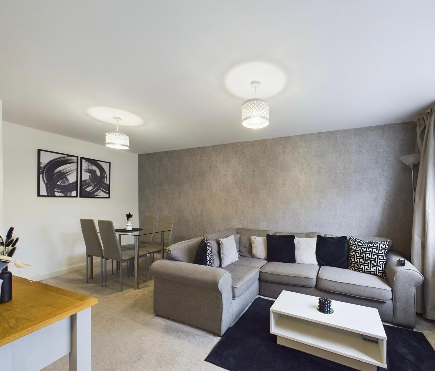 Modern 2 Bed City Apartment With Private Parking Swansea Esterno foto