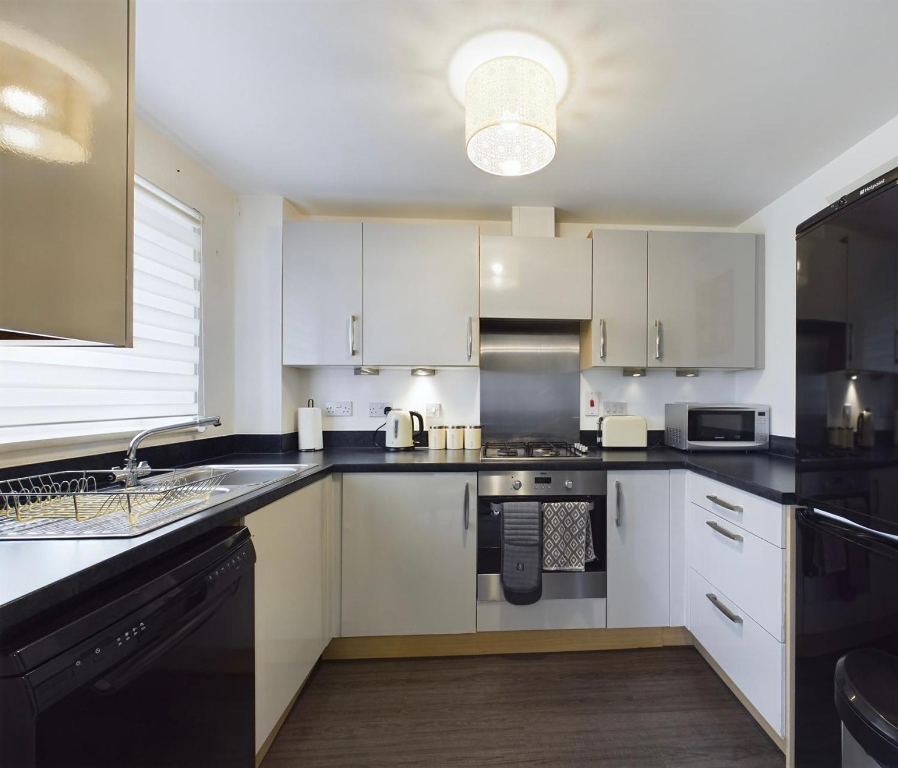 Modern 2 Bed City Apartment With Private Parking Swansea Esterno foto